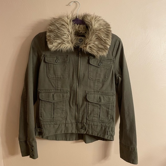 LUCKY BRAND DENIM JACKET Sz MEDIUM - Picture 5 of 9